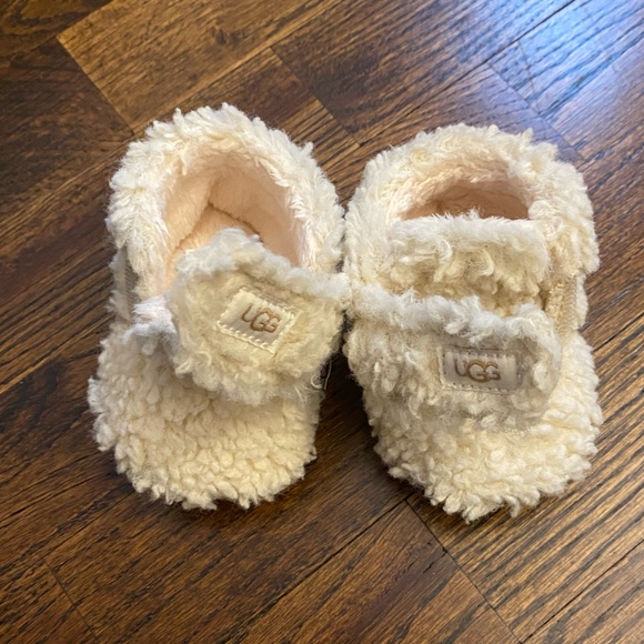UGG- 0/1 baby booties lined infant size fuzzy velcro strap slippers pre-walkers - Picture 16 of 16